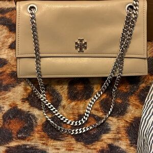Tory Burch Beige Kira turn lock shoulder bag, brand new never used. Dove grey.